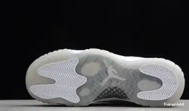 Hyperoad SILVER - 11 WHITE RETRO METALLIC JORDAN 0526